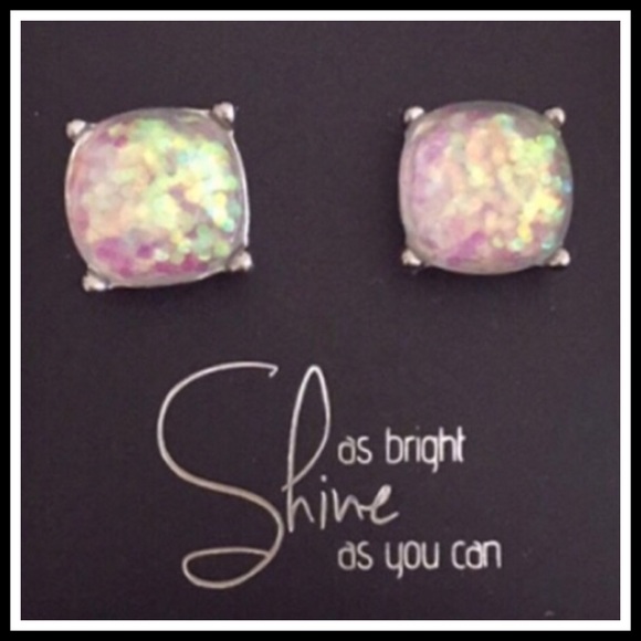 Boutique Jewelry - 🆕 Gumdrop Stud Earrings